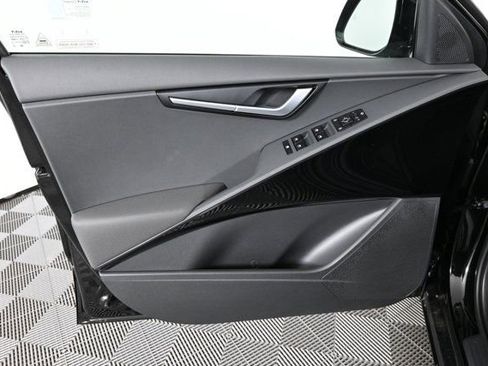 New 2025 Kia Niro EX Touring image 17