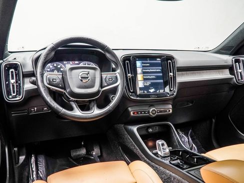 Used 2021 Volvo XC40 T5 Inscription w/ Climate Package image 5