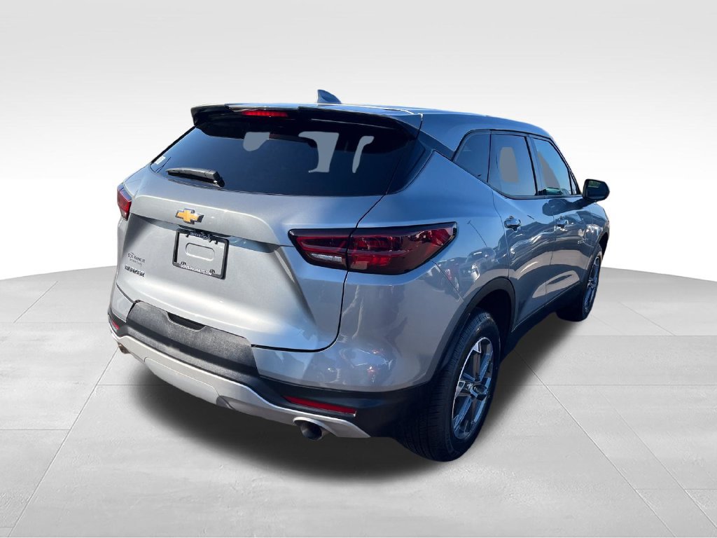 Used 2025 Chevrolet Blazer LT FWD image 5