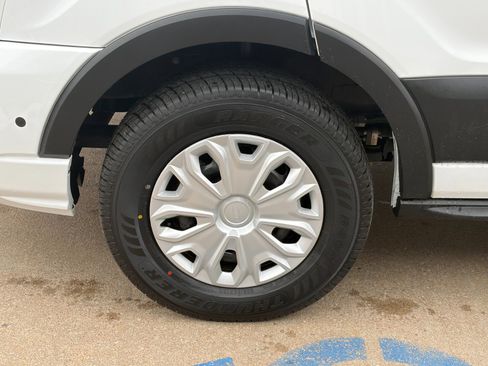 Used 2024 Ford Transit 350 XLT image 4