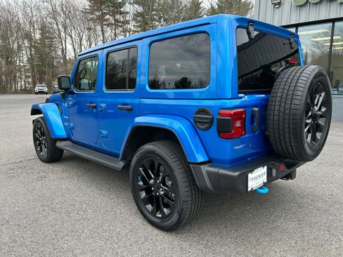 Used 2023 Jeep Wrangler Unlimited Sahara w/ Cold Weather Group AWD/4WD image 7