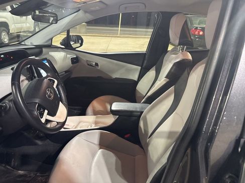 Used 2019 Toyota Prius Prime Premium image 11