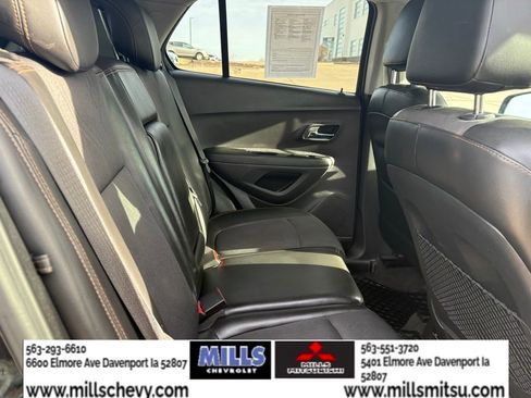 Used 2017 Chevrolet Trax LT w/ LT Convenience Package image 12