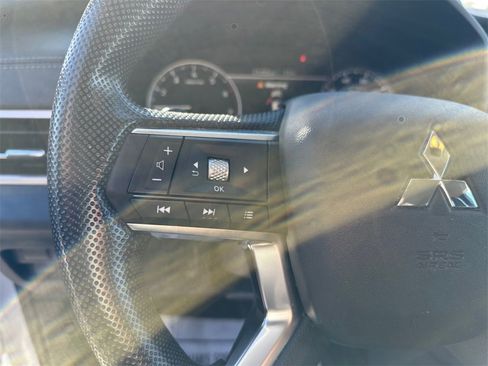 Used 2024 Mitsubishi Outlander ES image 29