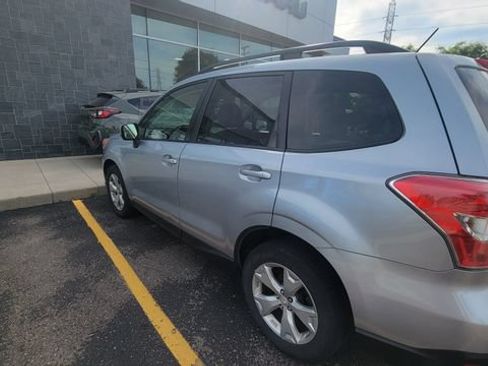 Used 2015 Subaru Forester 2.5i Premium AWD/4WD image 2