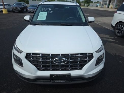 Used 2023 Hyundai Venue SEL FWD image 6