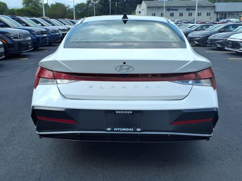 Certified 2024 Hyundai Elantra SEL w/ Convenience Package FWD image 6