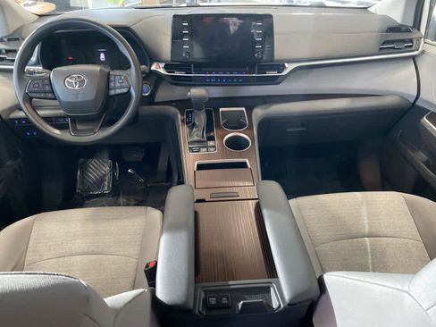 Used 2023 Toyota Sienna LE image 20