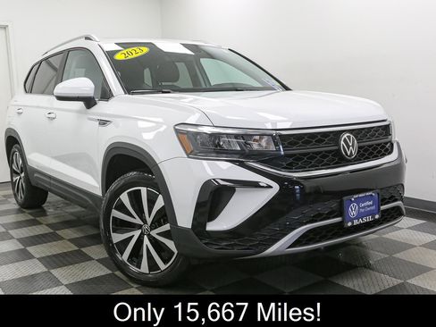 Certified 2023 Volkswagen Taos SE w/ Panoramic Sunroof Package AWD/4WD image 3