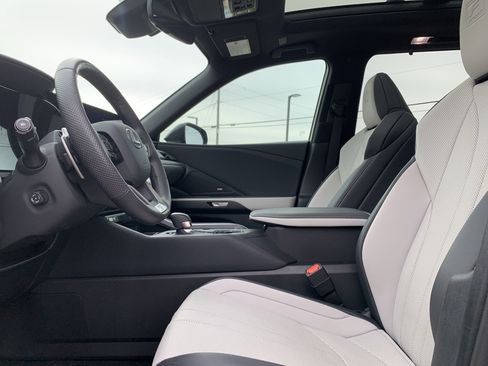 Used 2025 Lexus TX 350 350 F SPORT Handling image 16