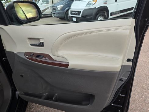 Used 2013 Toyota Sienna Limited w/ Premium Pkg AWD/4WD image 24