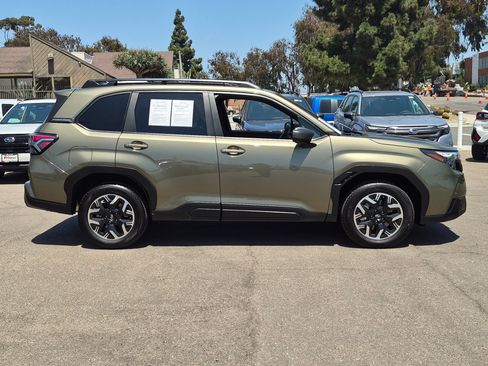 Certified 2025 Subaru Forester Premium w/ Convenience Package #1 AWD/4WD image 5