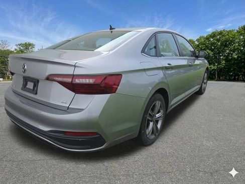 Used 2024 Volkswagen Jetta SE FWD image 6