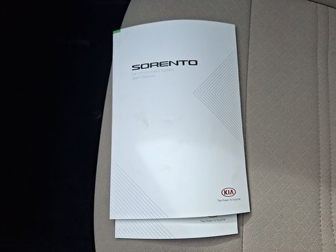 Used 2020 Kia Sorento LX image 24