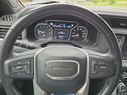 Used 2021 GMC Yukon Denali w/ Denali Premium Package AWD/4WD image 22