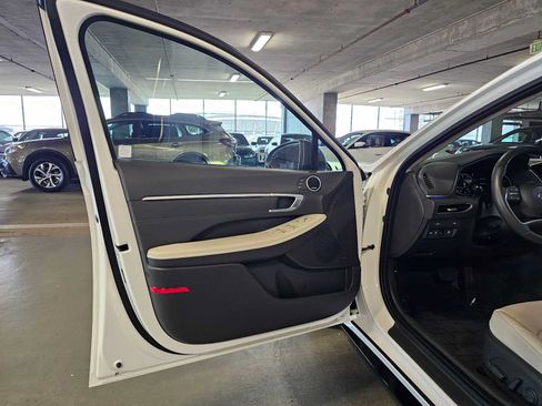Used 2023 Hyundai Sonata Limited w/ Cargo Package FWD image 25
