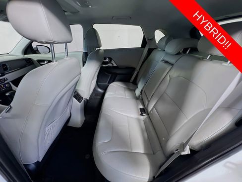 Certified 2017 Kia Niro Touring image 27
