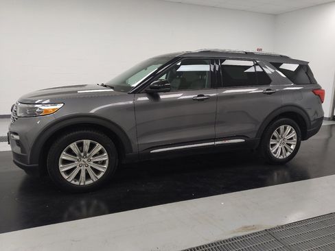 Used 2021 Ford Explorer Limited w/ Equipment Group 301A AWD/4WD image 2