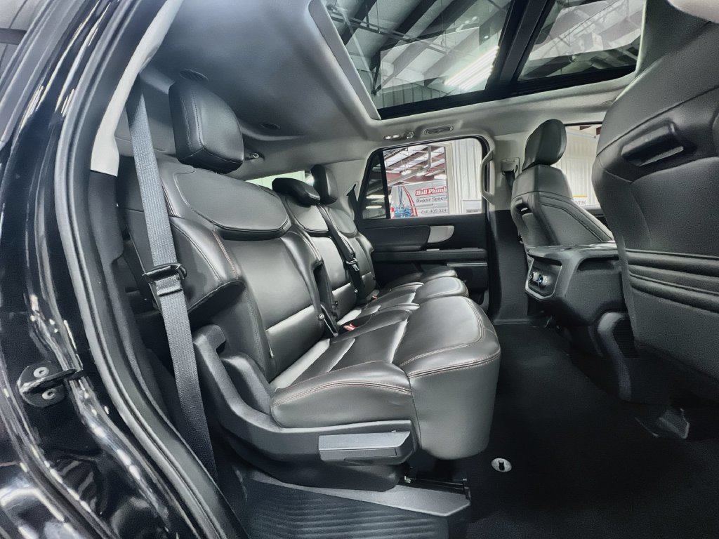 Used 2025 Ford Expedition Active AWD/4WD image 24