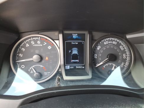 Used 2022 Toyota Tacoma TRD Off-Road AWD/4WD image 18