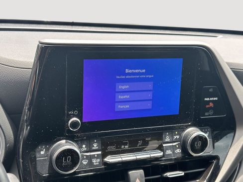 Used 2023 Toyota Highlander XLE FWD image 11