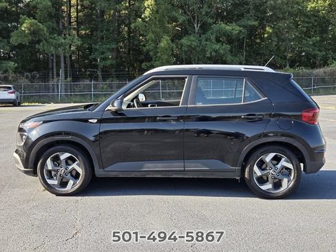 Used 2025 Hyundai Venue SEL FWD image 2