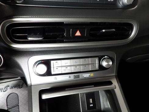 Used 2023 Hyundai Kona SE FWD image 19