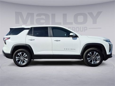 Used 2026 Chevrolet Equinox LT w/ Convenience Package II image 6