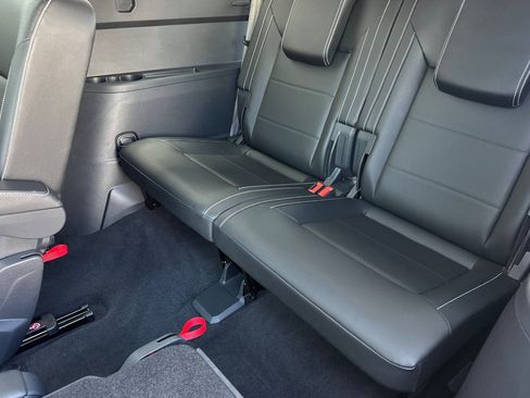 Used 2023 Volkswagen Atlas SE w/ Panoramic Sunroof Package FWD image 15