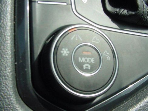 Used 2020 Volkswagen Tiguan SEL w/ 3rd Row Seat Package image 27