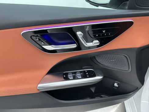 Used 2025 Mercedes-Benz C 300 Sedan image 11