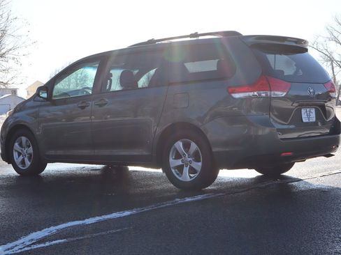 Used 2014 Toyota Sienna LE image 7
