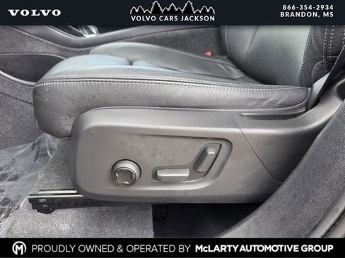 Used 2024 Volvo XC40 B5 Plus image 13