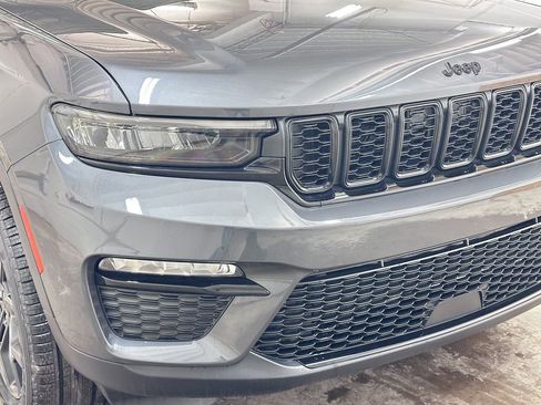 New 2025 Jeep Grand Cherokee Limited image 12