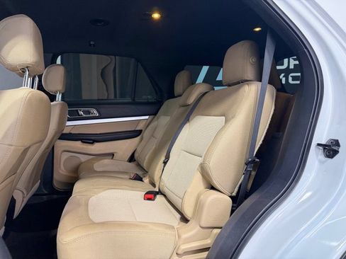 Used 2017 Ford Explorer XLT FWD image 18