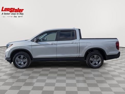 Used 2025 Honda Ridgeline TrailSport image 2