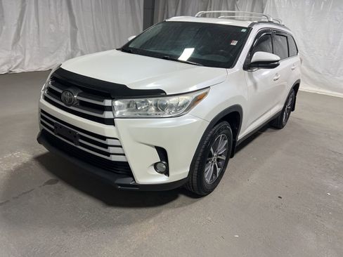 Used 2019 Toyota Highlander XLE image 3