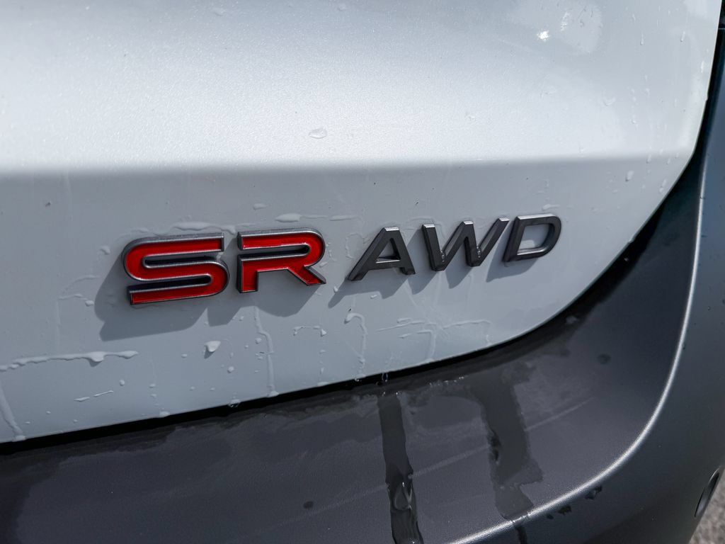 Used 2026 Nissan Kicks SR AWD/4WD image 7