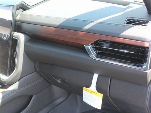 New 2025 GMC Yukon XL Denali w/ Sun & Power Step Package image 31