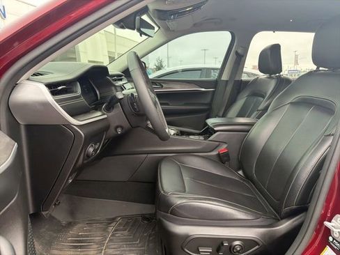Used 2023 Jeep Grand Cherokee L Limited w/ Luxury Tech Group II AWD/4WD image 18