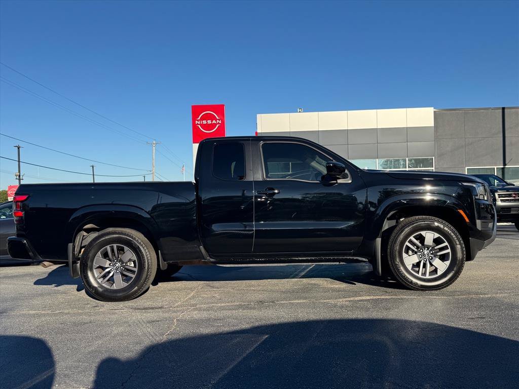 Certified 2025 Nissan Frontier SV RWD image 2