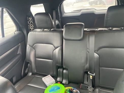 Used 2019 Ford Explorer XLT w/ Equipment Group 202A image 14