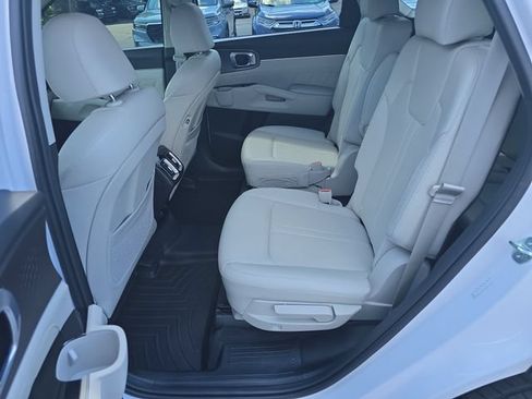 Used 2023 Kia Sorento SX AWD/4WD image 12