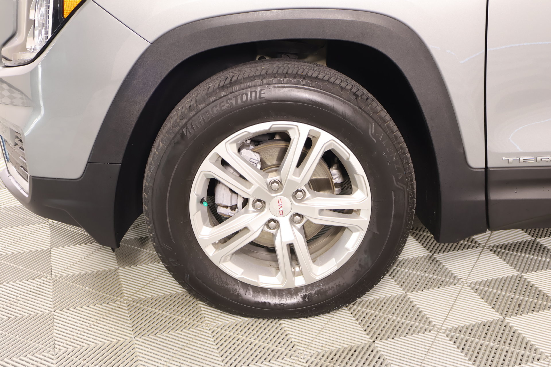 Used 2024 GMC Terrain SLE AWD/4WD image 16