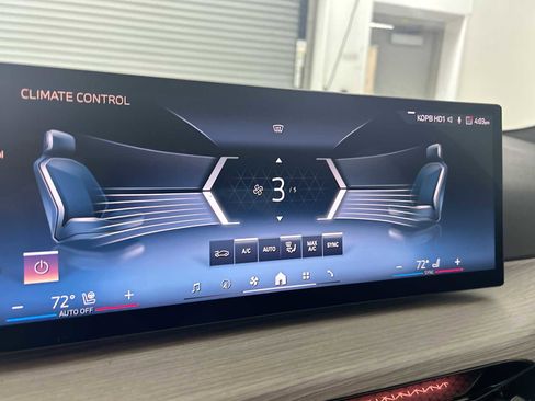 Used 2025 BMW 330i xDrive Sedan w/ Convenience Package image 17