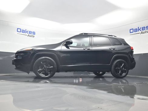 Used 2015 Jeep Cherokee Latitude w/ Comfort/Convenience Group FWD image 39