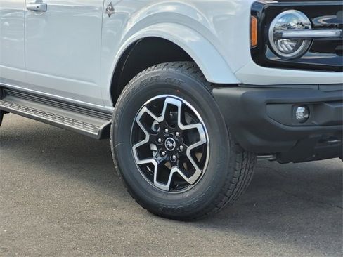 New 2025 Ford Bronco Outer Banks image 2