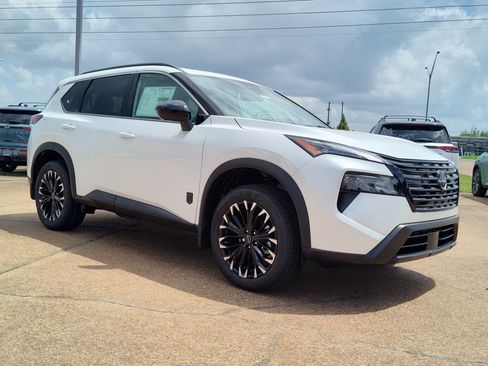 New 2026 Nissan Rogue Dark Armor FWD image 5