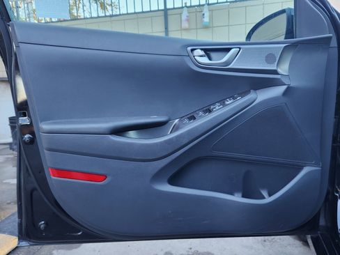 Used 2021 Hyundai Ioniq SE image 8