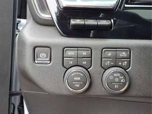 Used 2026 Chevrolet Silverado 1500 LTZ AWD/4WD image 13